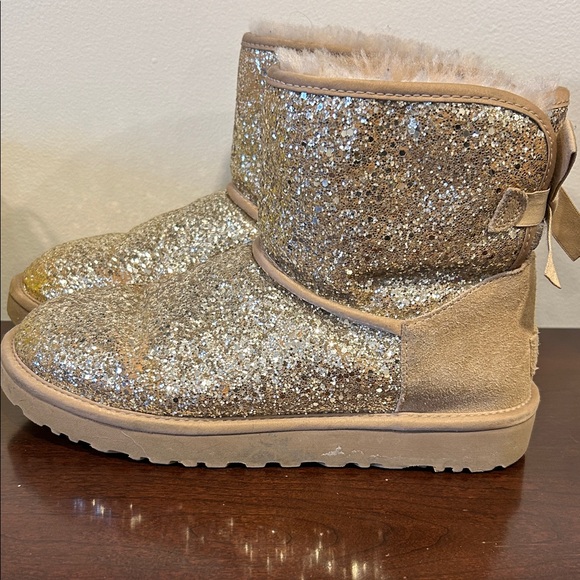 UGG Sparkly Tan Bow Boots - Picture 6 of 13